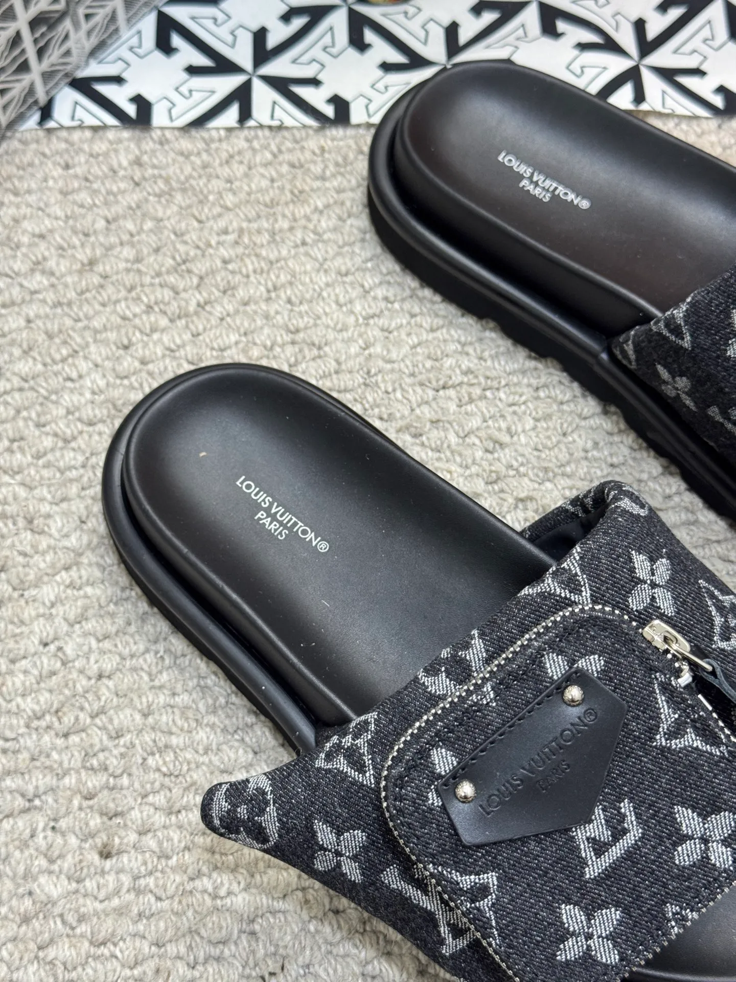 Men's shoes 💰400 [New style] 🦇🦇Top original order [Louis Vuitton] Couple style 👫Spring and summer style🎯🎯As an active family in the fashion industry ⭐ Lv is characterized by bold innovation ⚡Fabric down cloth🔥 Combined outsole, clean and tidy ⚡Fashionable and generous🌹Multiple colors available..Size: 36-44 (45 customized
